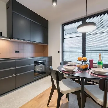 Апартаменты New Located Near The Old Town *